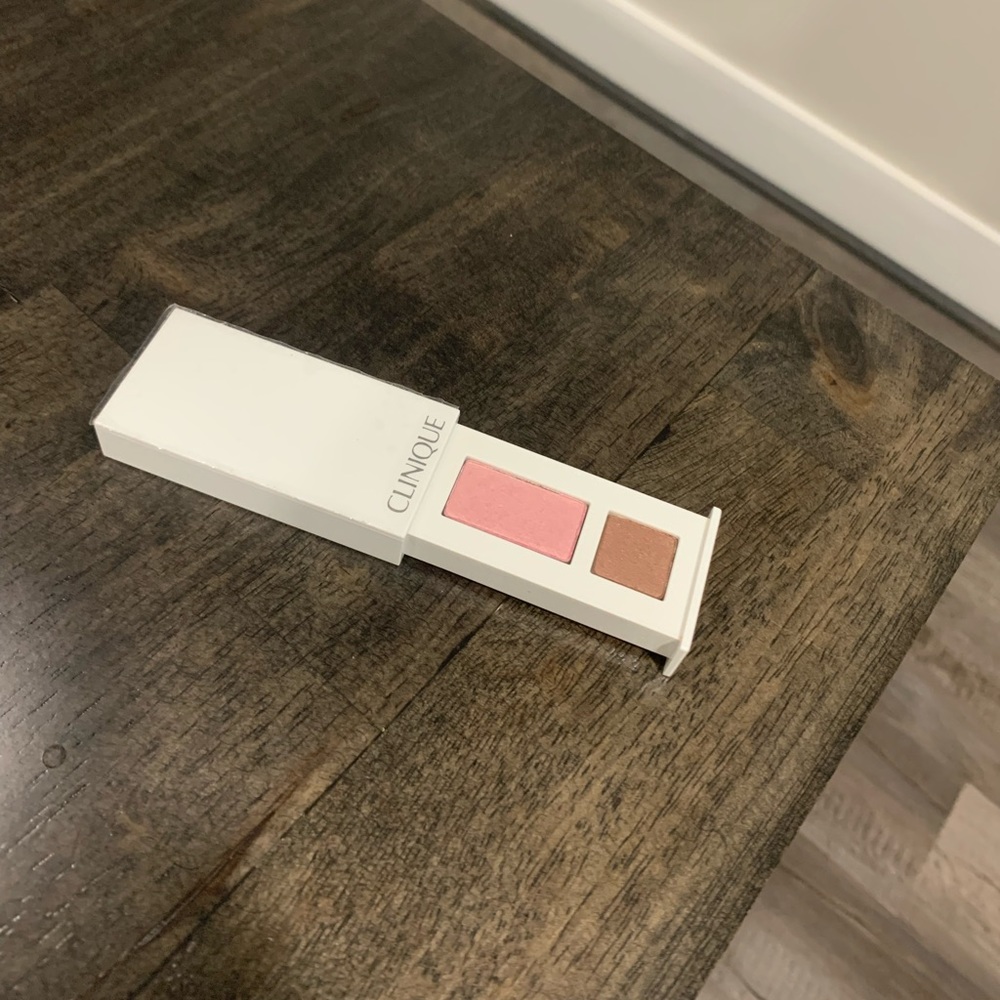 clinique all about shadow duo- strawberry fudge